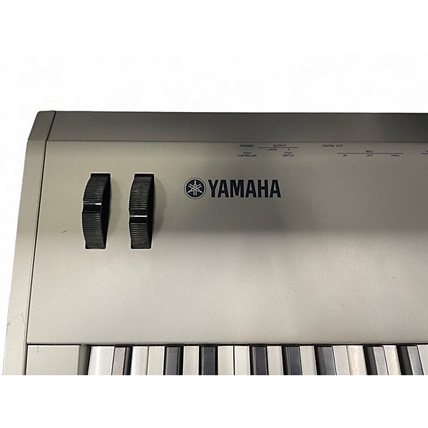 Used Yamaha MO8 88 Key Keyboard Workstation