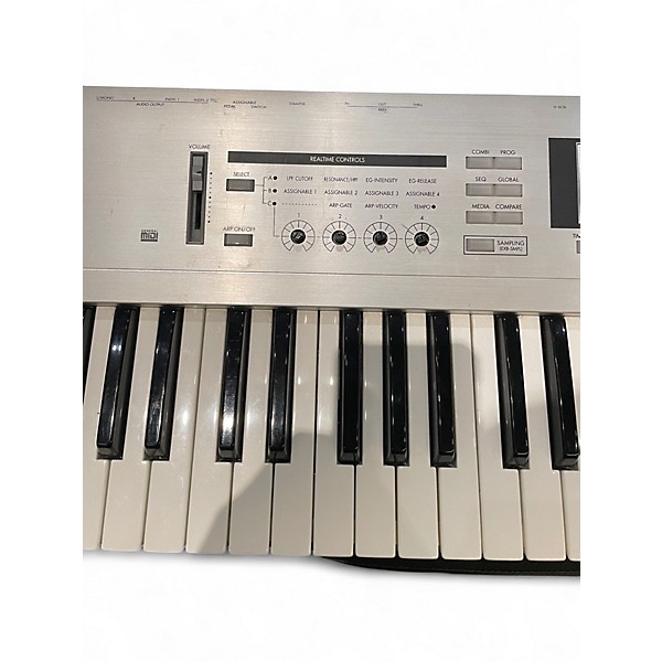 Used Korg Triton le Keyboard Workstation