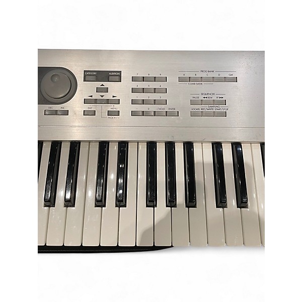 Used Korg Triton le Keyboard Workstation