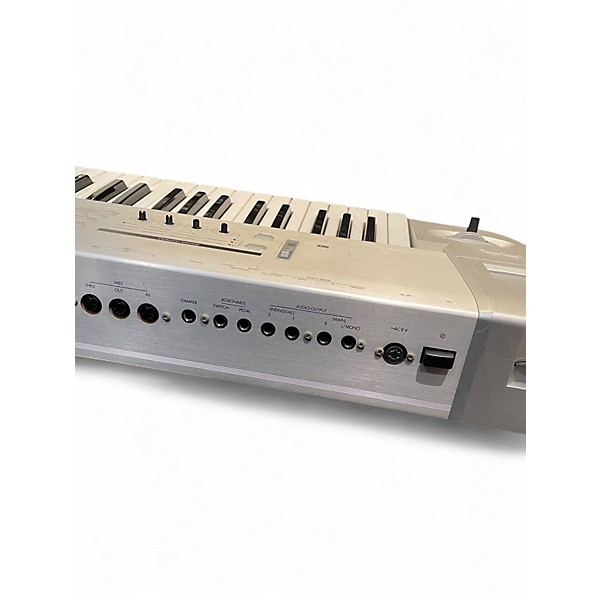 Used Korg Triton le Keyboard Workstation