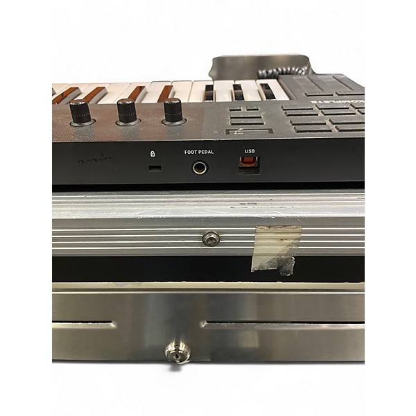 Used Native Instruments KOMPLETE KONTROL M32 MIDI Controller