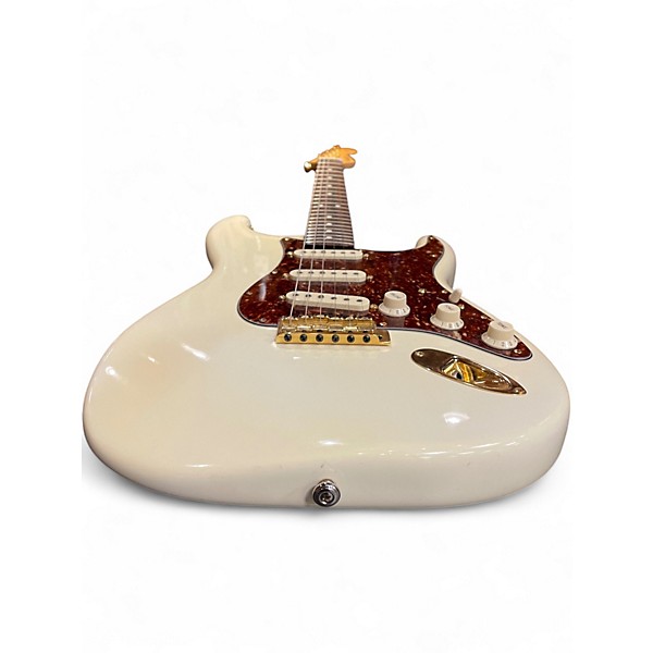 Used Fender FSR 1962 AM DLX White Solid Body Electric Guitar