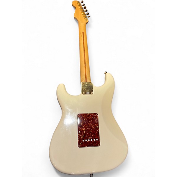 Used Fender FSR 1962 AM DLX White Solid Body Electric Guitar