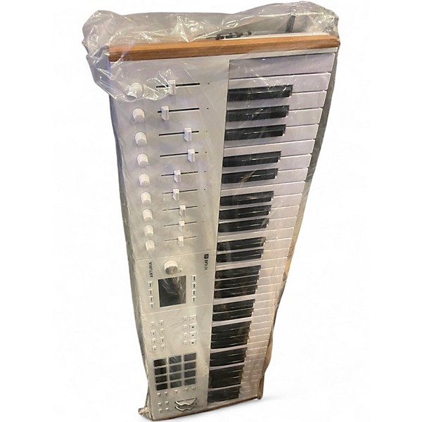 Used Arturia KEYLAB 61 MK3 MIDI Controller