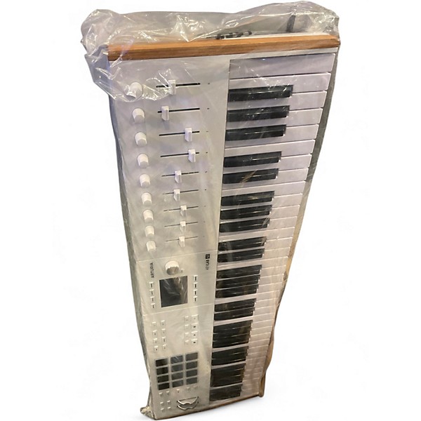 Used Arturia KEYLAB 61 MK3 MIDI Controller