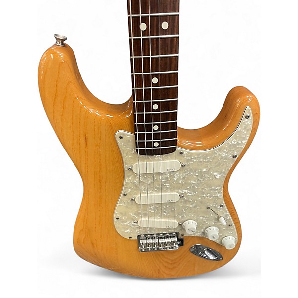 Used Fender Classic Series '70s Stratocaster Natural Solid Body Electric Guitar