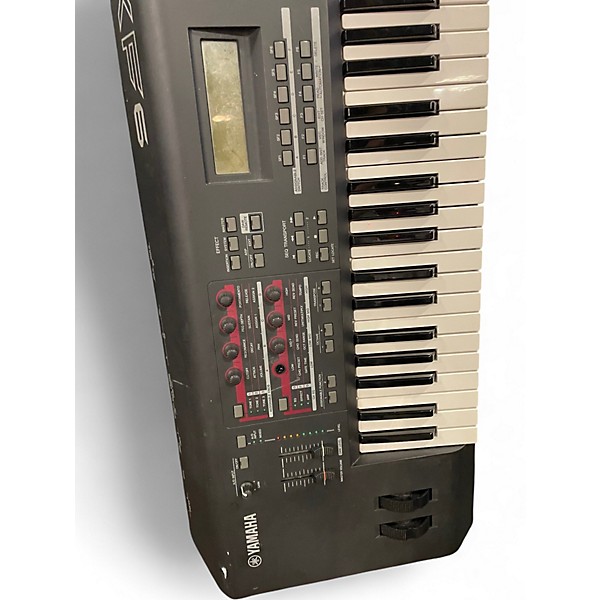 Used Yamaha MOXF6 61 Key Keyboard Workstation