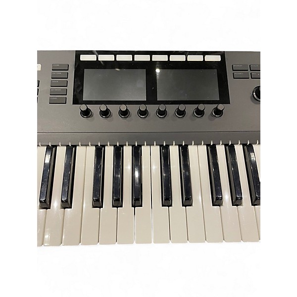 Used Komplete Kontrol S49 MIDI Controller