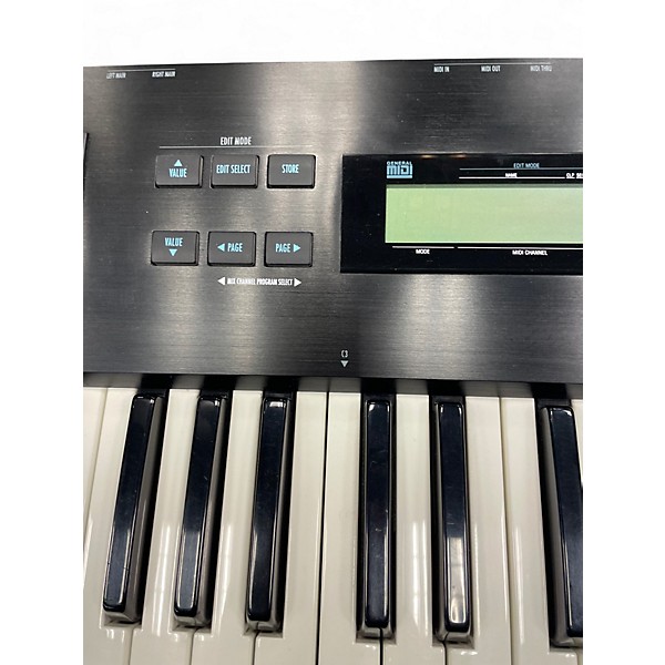 Used Alesis qs 6.1 Keyboard Workstation