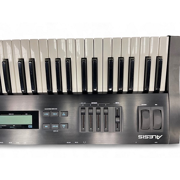 Used Alesis qs 6.1 Keyboard Workstation