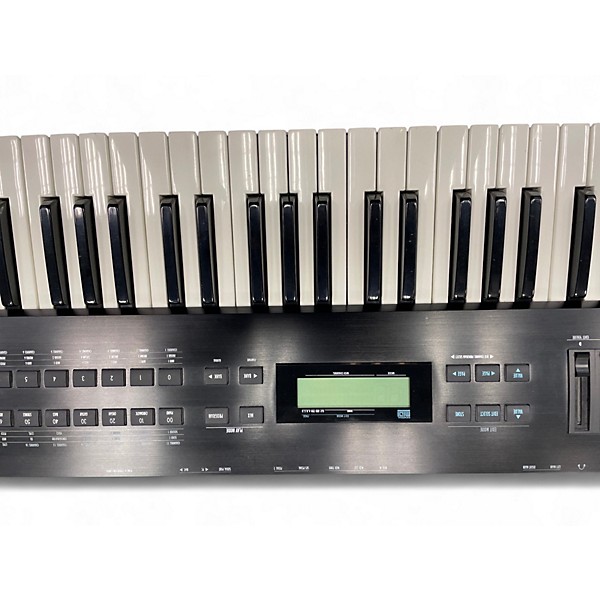 Used Alesis qs 6.1 Keyboard Workstation