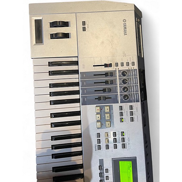 Used Yamaha Motif ES6 61 Key Keyboard Workstation