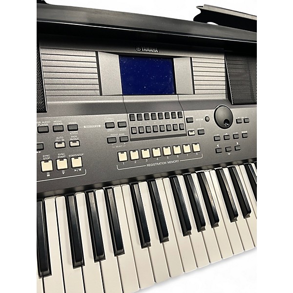 Used Yamaha PSRS670 Portable Keyboard
