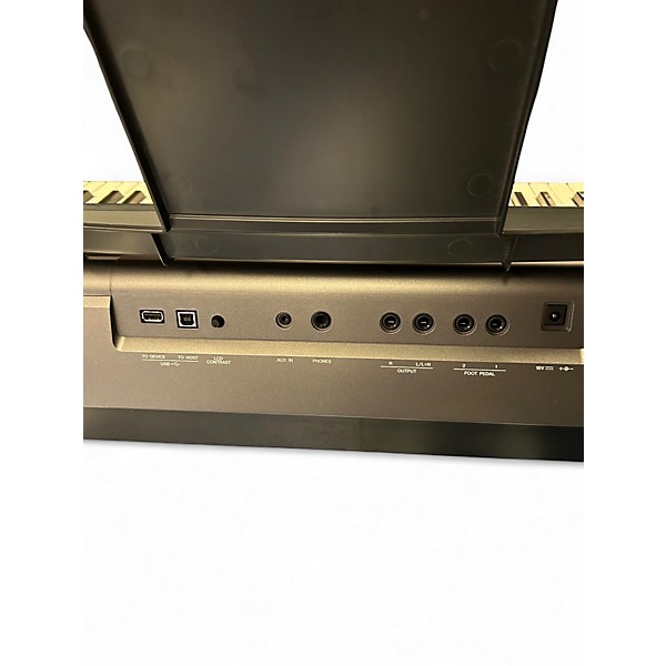 Used Yamaha PSRS670 Portable Keyboard