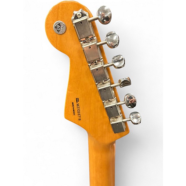 Used Fender Classic Series 1960S Stratocaster 3 Color Sunburst Solid Body Electric Guitar