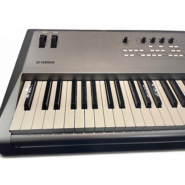 Used Yamaha MM8 88 Key Synthesizer