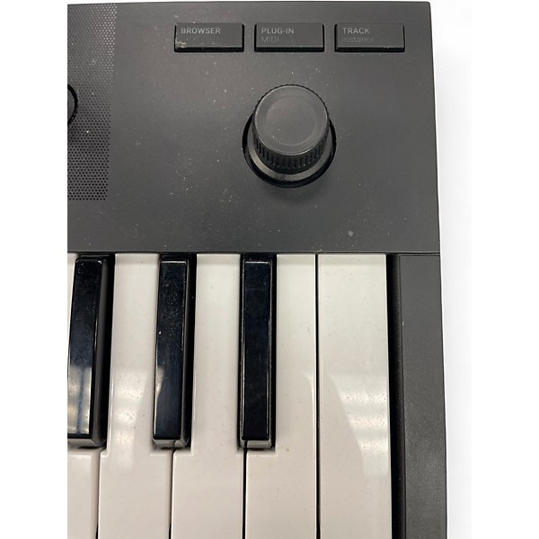 Used Native Instruments Komplete Kontrol M32 MIDI Controller