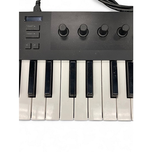 Used Native Instruments Komplete Kontrol M32 MIDI Controller