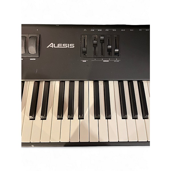 Used Alesis QS8.1 Keyboard Workstation