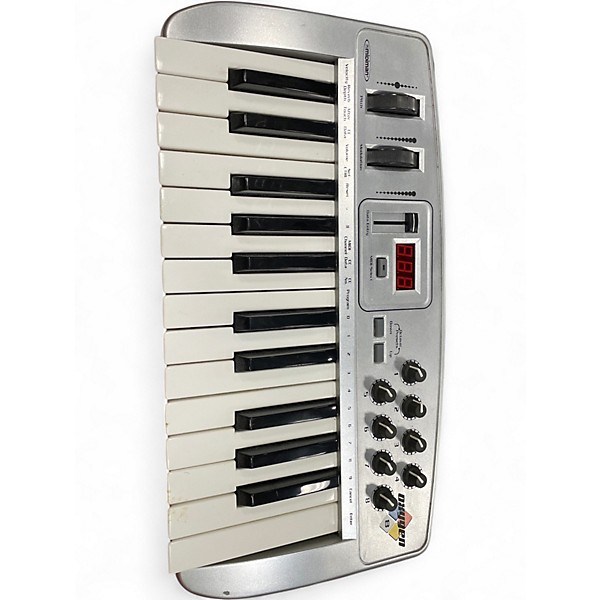 Used M-Audio OXYGEN 8 MIDI Controller