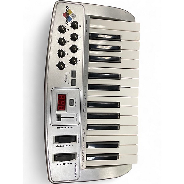 Used M-Audio OXYGEN 8 MIDI Controller