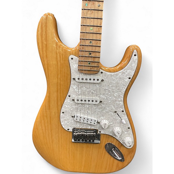 Used 2006 Fender Deluxe Stratocaster Natural Solid Body Electric Guitar