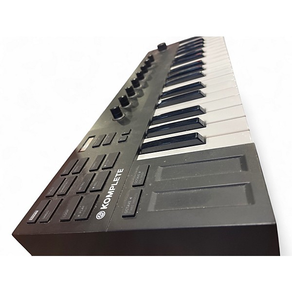 Used Native Instruments Komplete Kontrol M32 MIDI Controller