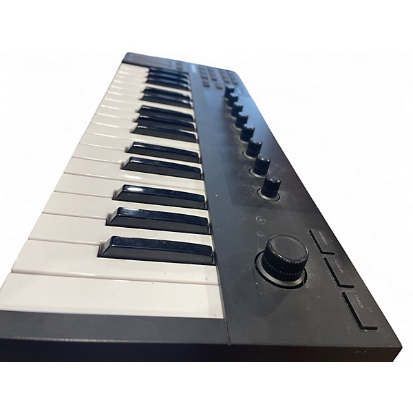 Used Native Instruments Komplete Kontrol M32 MIDI Controller