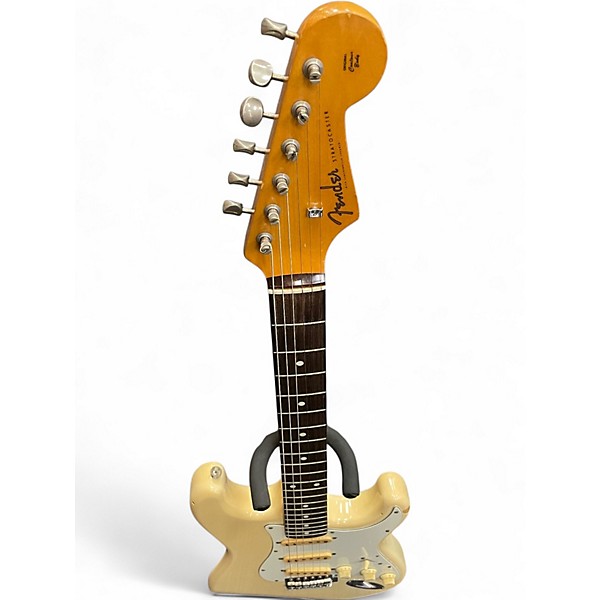 Vintage 1992 Fender ST-62 Stratocaster Olympic White Solid Body Electric Guitar