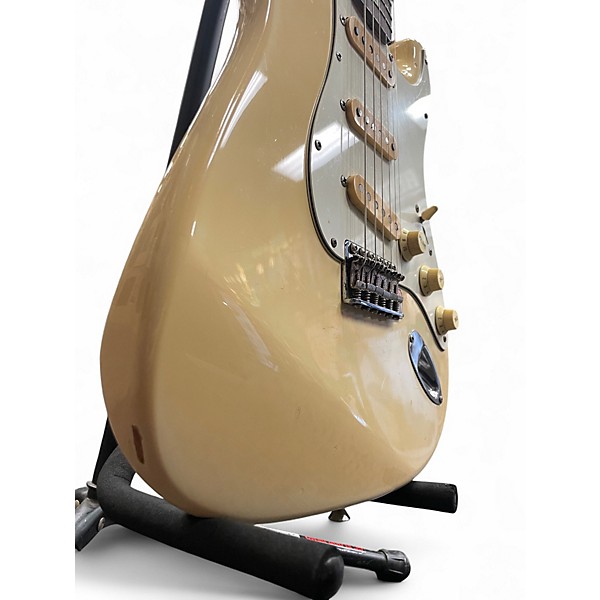 Vintage 1992 Fender ST-62 Stratocaster Olympic White Solid Body Electric Guitar