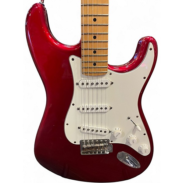 Used 2015 Fender STRATOCASTER PLAYERS SERIES Candy Apple Red Solid Body Electric Guitar
