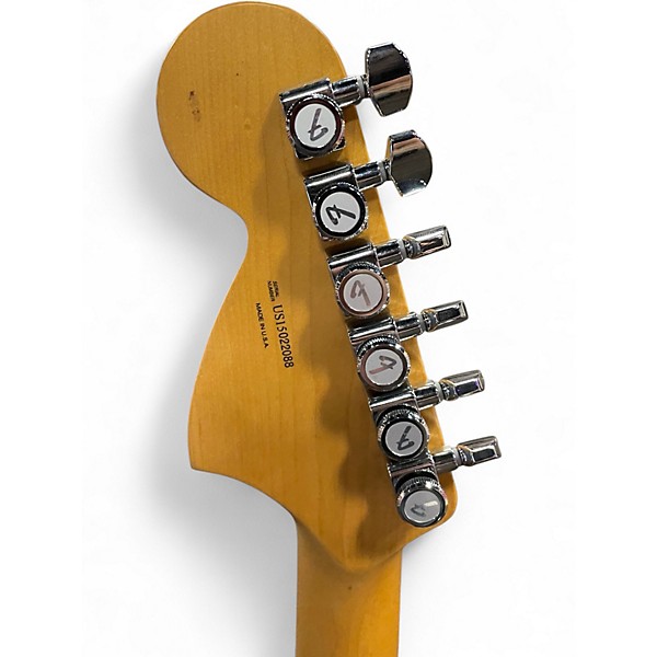 Used 2015 Fender STRATOCASTER PLAYERS SERIES Candy Apple Red Solid Body Electric Guitar