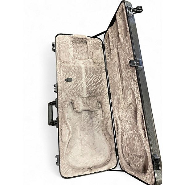 Used 2015 Fender STRATOCASTER PLAYERS SERIES Candy Apple Red Solid Body Electric Guitar