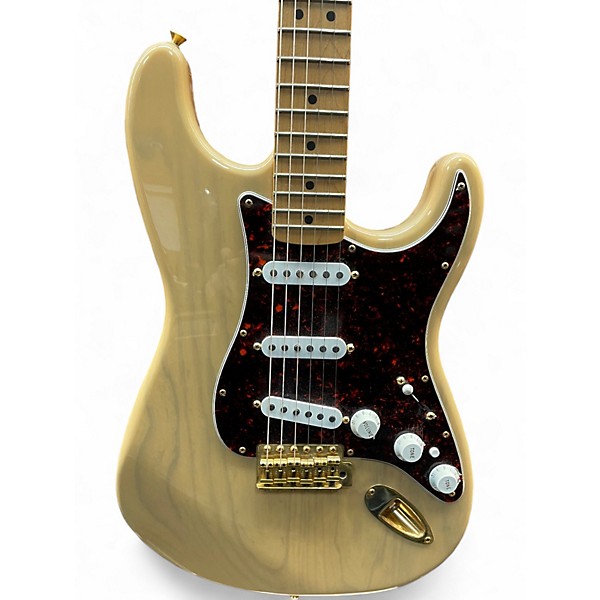 Used 1998 Fender DELUXE SUPER STRAT HONEY BLONDE Solid Body Electric Guitar