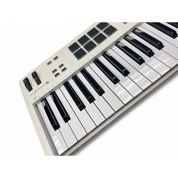 Used Arturia KEYLAB ESSENTIAL 61 MK3 MIDI Controller
