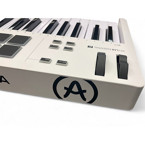 Used Arturia KEYLAB ESSENTIAL 61 MK3 MIDI Controller