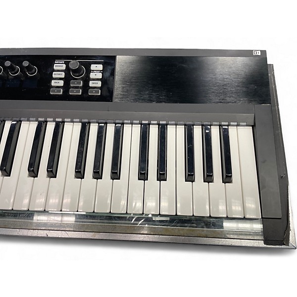 Used Native Instruments Komplete Kontrol S61 MIDI Controller