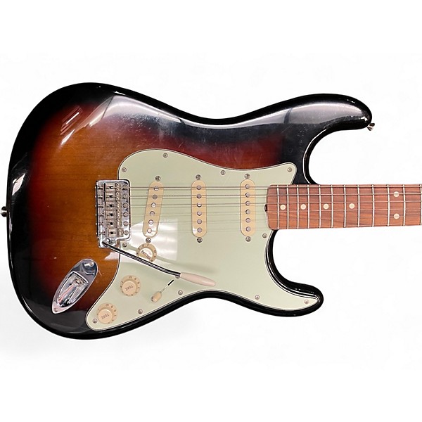 Used Fender Classic Series '60s Stratocaster Lacquer 3 Tone Sunburst Solid Body Electric Guitar