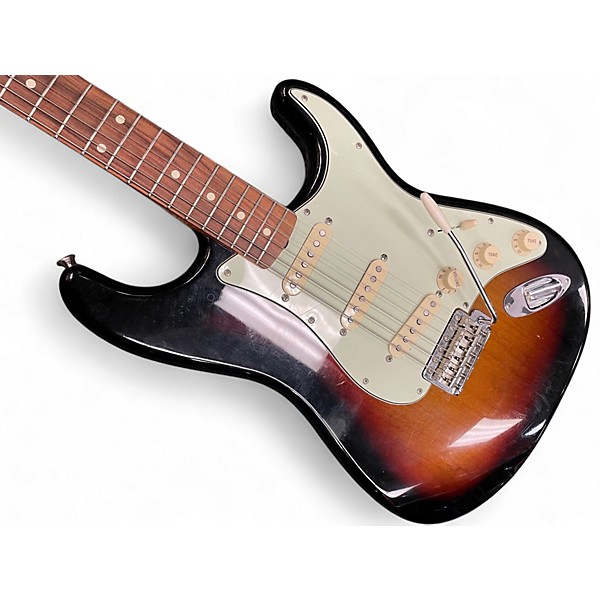 Used Fender Classic Series '60s Stratocaster Lacquer 3 Tone Sunburst Solid Body Electric Guitar
