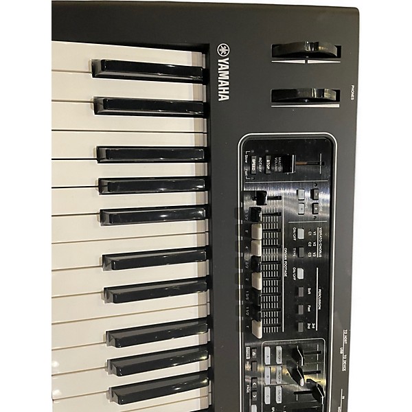 Used Yamaha Motif 6 61 Key Keyboard Workstation