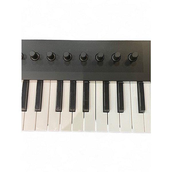 Used Native Instruments KOMPLETE M32 MIDI Controller
