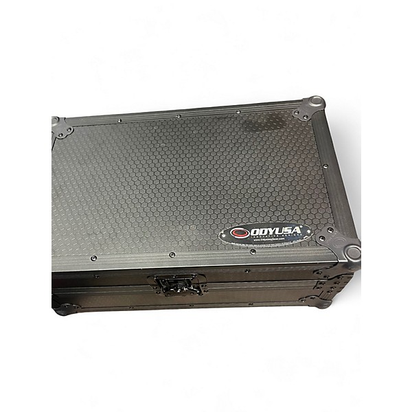 Used Pioneer DJ CDJ3000 W/ODYSSEY ROADCASE DJ Controller