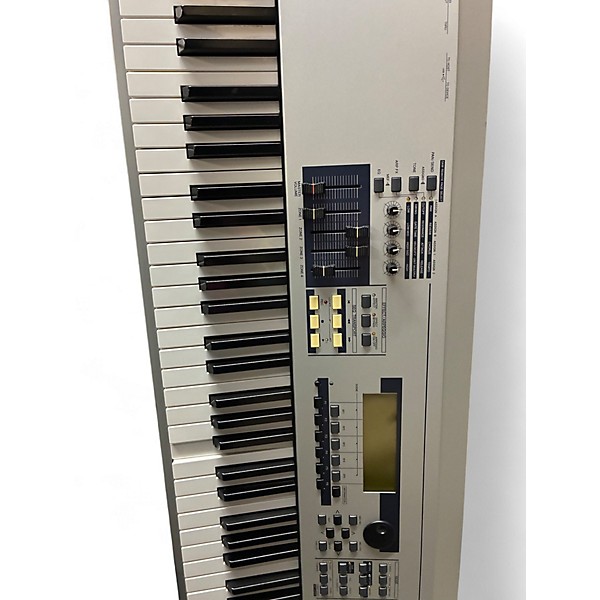 Used Yamaha MO8 88 Key Keyboard Workstation