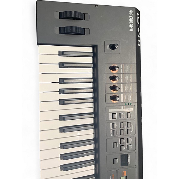Used Yamaha MX61 61 Key Keyboard Workstation