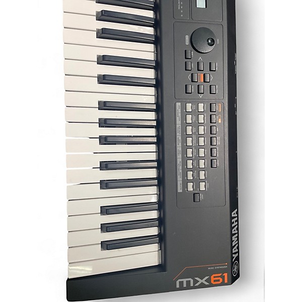 Used Yamaha MX61 61 Key Keyboard Workstation