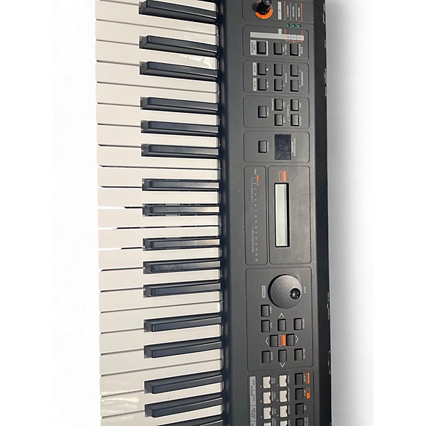 Used Yamaha MX61 61 Key Keyboard Workstation