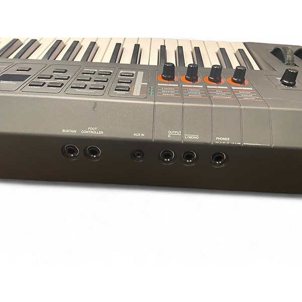 Used Yamaha MX61 61 Key Keyboard Workstation