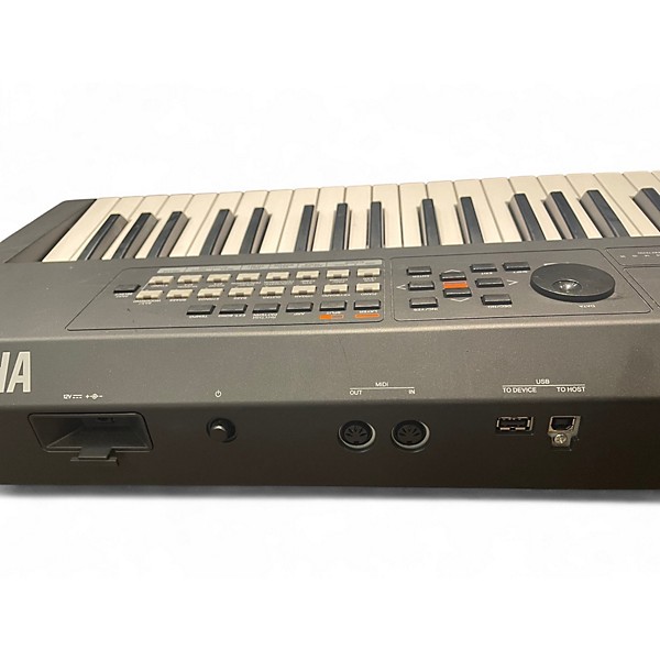 Used Yamaha MX61 61 Key Keyboard Workstation