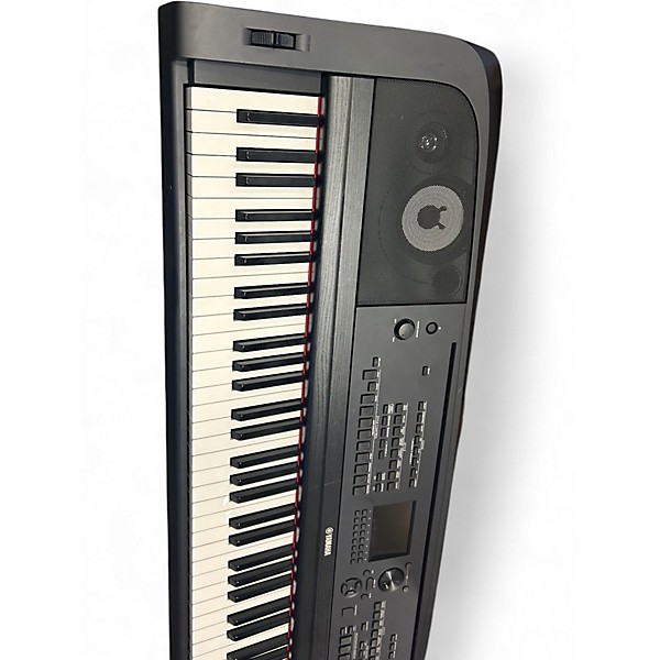 Used Yamaha DGX670 Keyboard Workstation