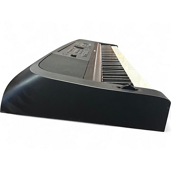 Used Yamaha DGX670 Keyboard Workstation